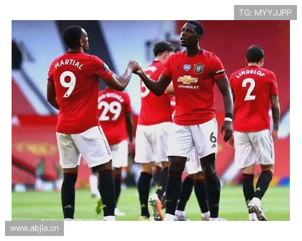 曼联转会策略争议引发关注，球队阵容稳定性面临考验