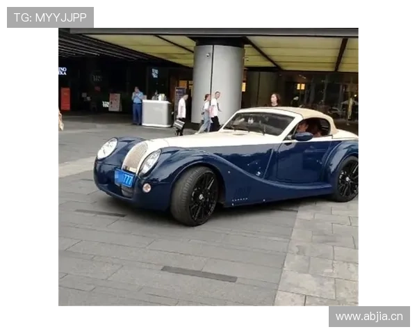 亚历克斯·摩根训练完顺手买了辆保时捷，说当水喝