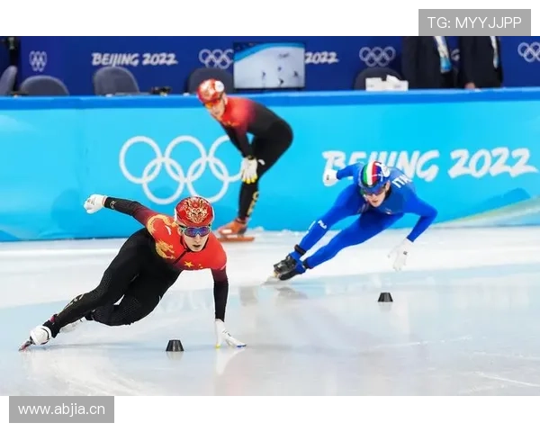 刷到武大靖随手买单的画面，一顿就能顶我好几个月工资