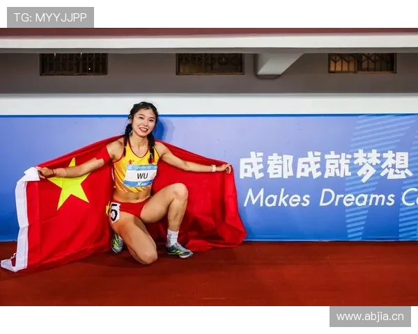 吴艳妮赛前涂睫毛膏上场，这姐是来走红毯还是跑田径？