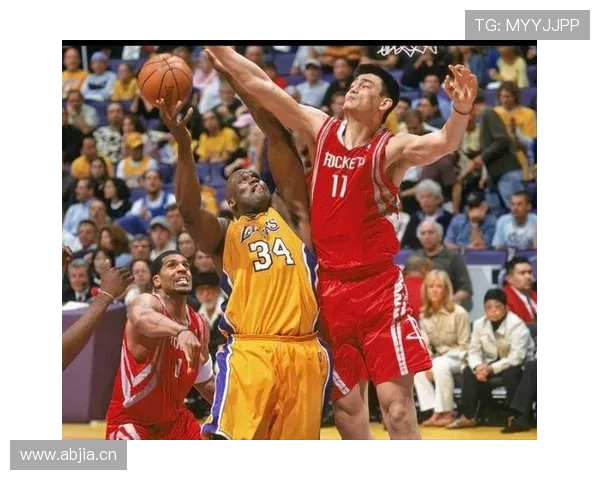 姚明穿着家居服竟然比赛场还高冷，这日常和NBA天王一模一样？