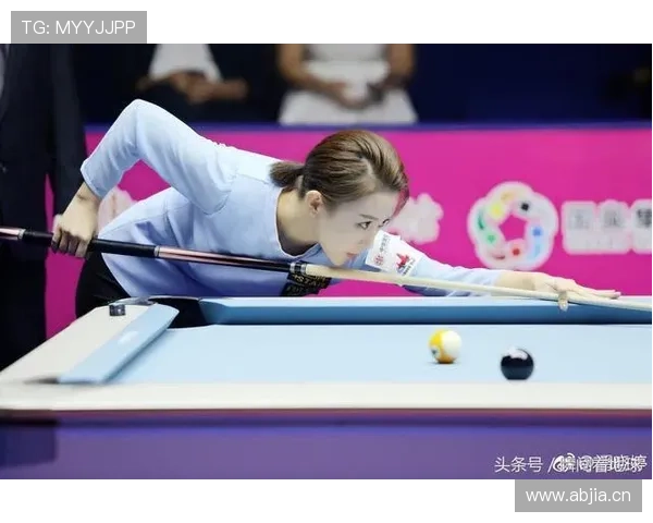 潘晓婷随手一发照片，镜头里那套私人球杆比我五年工资还贵